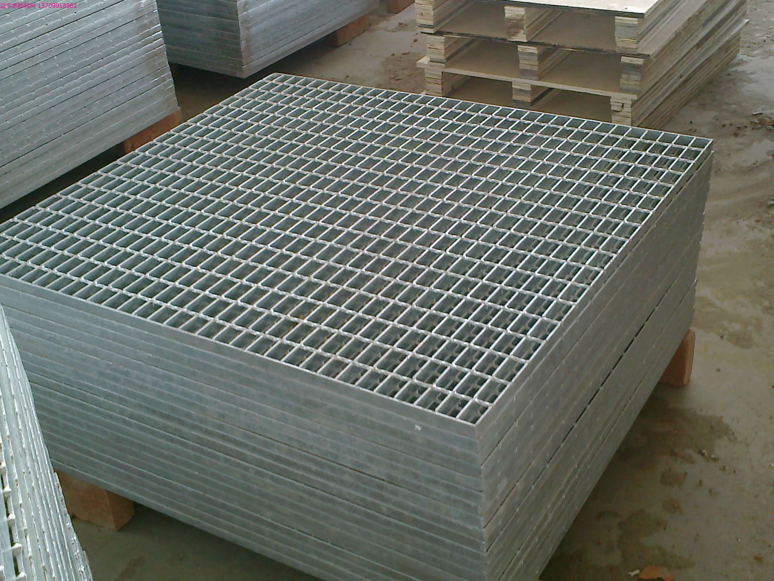 新疆护栏网产品热镀锌钢格板